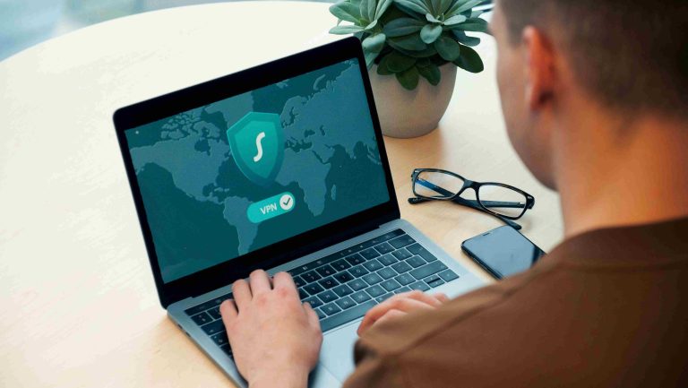  Jangan Sampai Nyesel! Cek 5 Tanda Keamanan Data Kamu Bocor Tanpa Sadar di Era Digital!